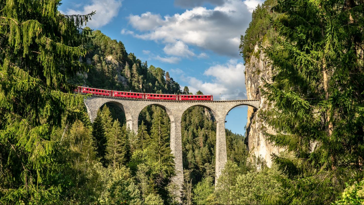 Landwasserviadukt, UNESCO-Weltkulturerbe der Rhätischen Bahn, Schweiz | © GettyImages