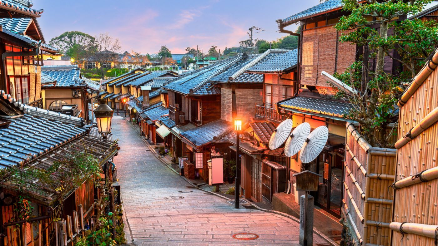 Kyoto, Japan in der Dämmerung in Higashiyama | © GettyImages